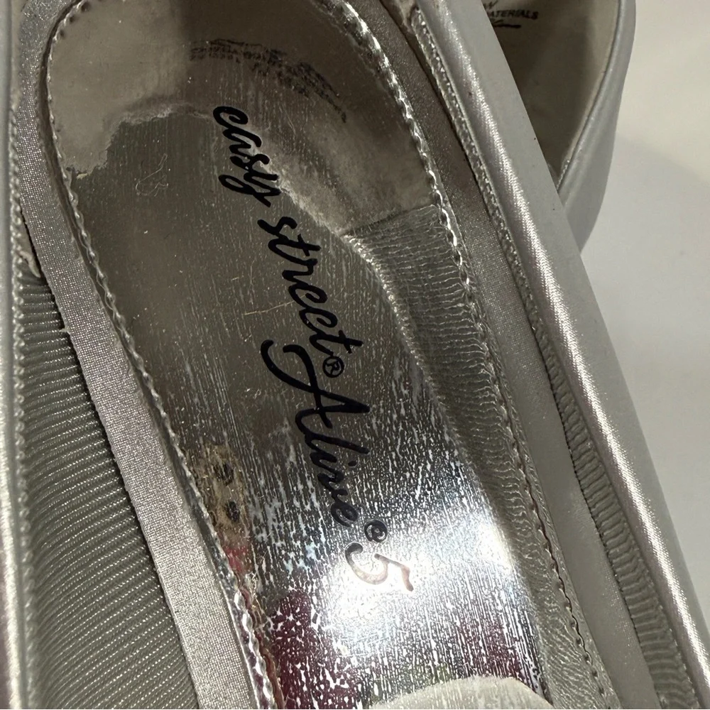 Easy Street Shimmering Silver Heels, size 11 WW, NWOT